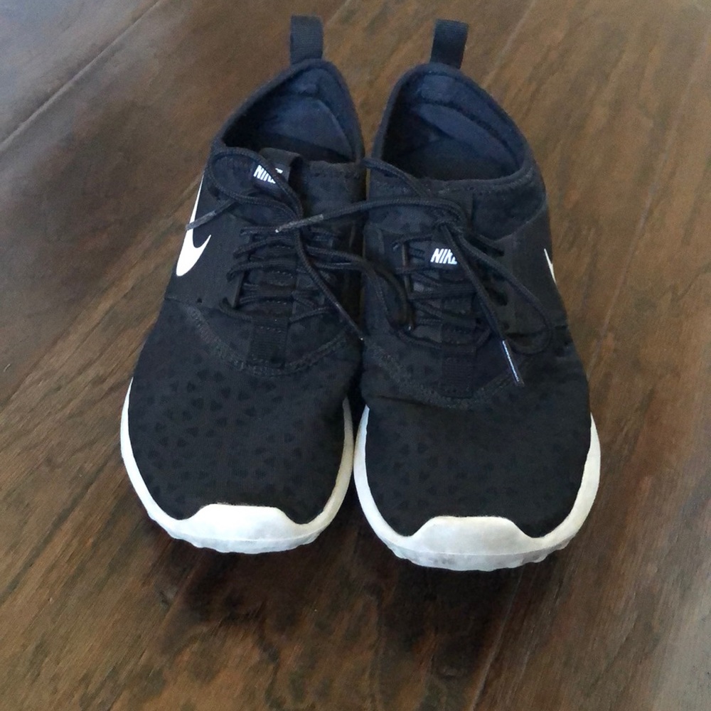 Nike Black Juvenate Shoes  Size 9